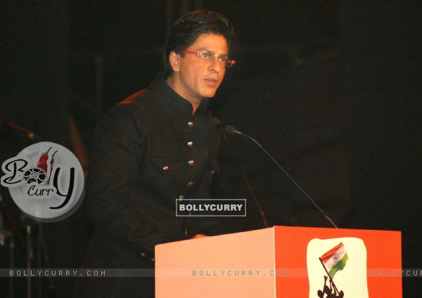 Bollywood Actor Shahrukh Khan at a programme "Nantion''s Solidarity Against Terror" (An Event at the India Gate to send strong message against Terrorism) on Sunday in New Delhi 28 Nov 09