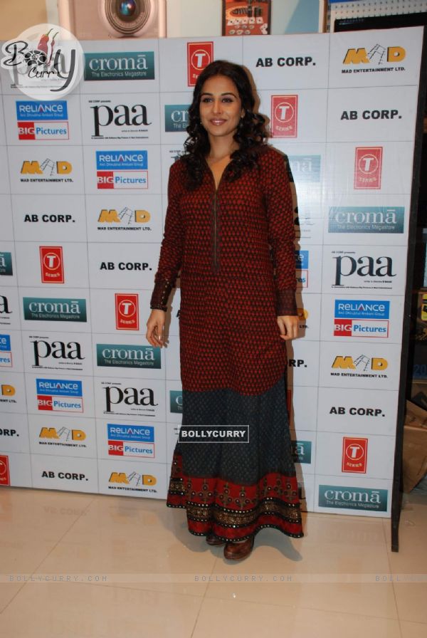 Vidya Balan promotes her film "Paa" at Cromo store in Goregaon on 29th Nov 2009