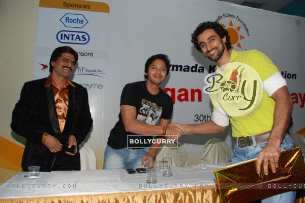 Kunal Kapoor, Shreyas Talpade and Ishan Qureshi at Namrada Kidney Donation event at Khar Gymkhana