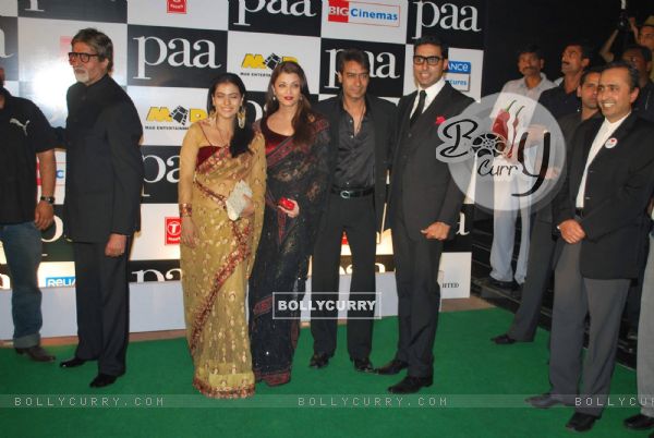 Bollywood actors Kajol, Aishwarya Rai Bachchan, Ajay Devgan and Abhishek Bachchanat the premiere of film "Paa" (82665)