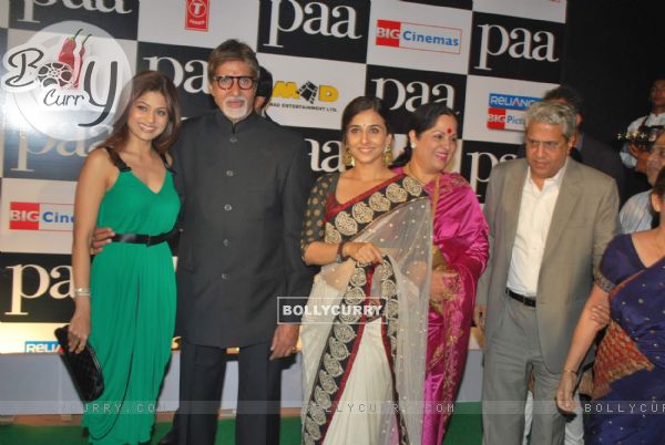Bollywood actors Shamita Shetty, Amitabh Bachchan and Vidya Balan at the premiere of film "Paa"