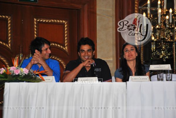 Sharman Joshi, R Madhavan and Kareena Kapoor at the press meet of 3 IDIOTS