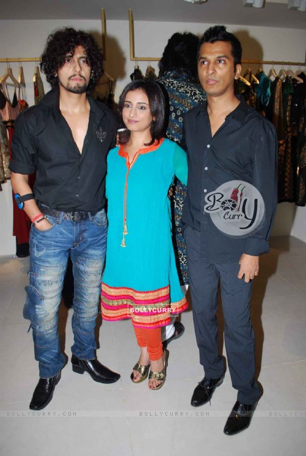 Sonu Nigam and Divya Dutta at the Big B launches Vikram Phadnis store at Juhu