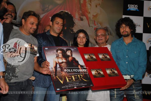 Bollywood actor Salman Khan, Sunidhi Chauhan, Gulzar and Sonu Nigam at music release of Film "Veer"