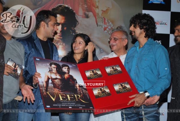 Bollywood actor Salman Khan, Sunidhi Chauhan, Gulzar and Sonu Nigam at music release of Film "Veer" (83010)