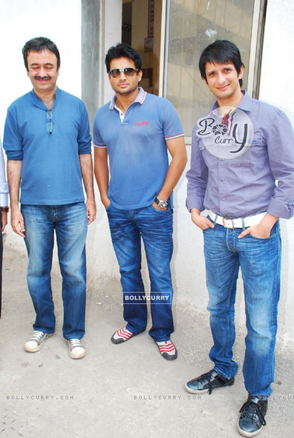 Sharman Joshi and R Madhvan at 3 Idiots Promotional Eevent in Radio Mirchi (83084)