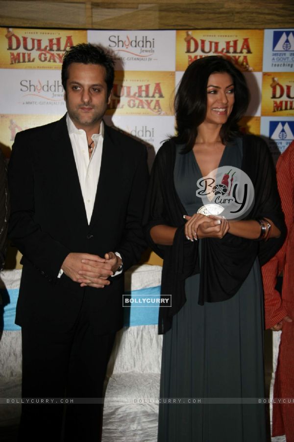 Fardeen Khan and Susmita Sen at Dhula Mil Gaya promotional event at MMTC Festival of Gold at Tulip Star