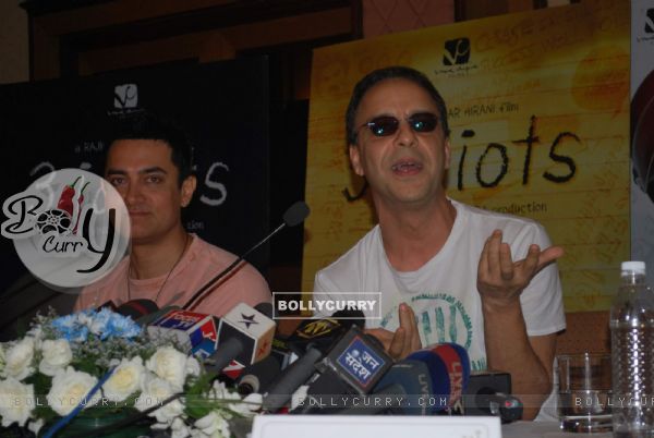 Bollywood actor Aamir Khan at the press meet of "3 Idiots" meet at Taj Land''s End