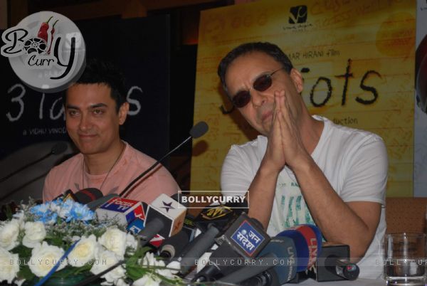 Bollywood actor Aamir Khan at the press meet of "3 Idiots" meet at Taj Land''s End