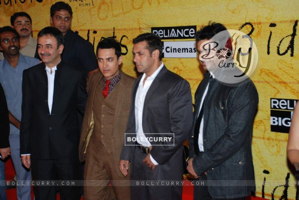 Aamir Khan, Salman Khan and Madhwan at 3 Idiots Press Meet at IMAX Wadala (83348)