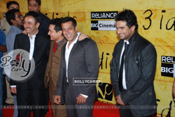 Aamir Khan, Salman Khan and Madhwan at 3 Idiots Press Meet at IMAX Wadala (83349)