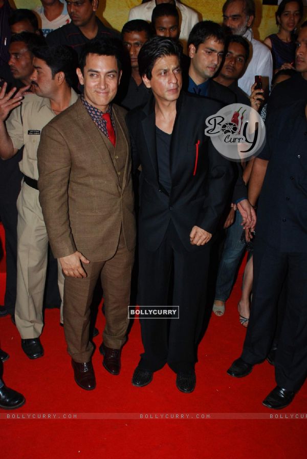 Aamir Khan and Shahrukh Khan at 3 Idiots Press Meet at IMAX Wadala