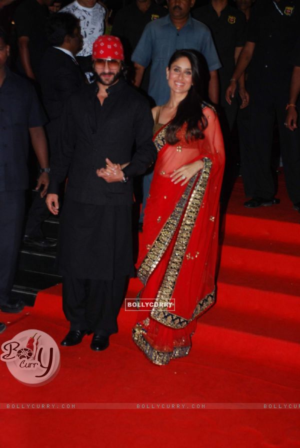 Saif Ali Khan and Kareena Kapoor at 3 Idiots Press Meet at IMAX Wadala (83360)