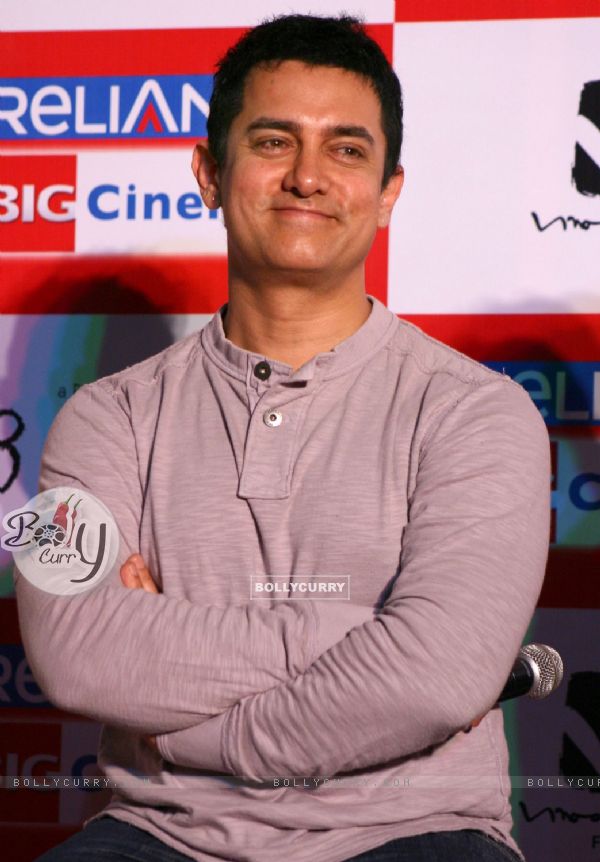 Aamir Khan,at press-meet to promote film ''''3-idiots'''',at Noida