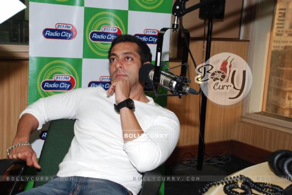 Salman Khan Promotes Veer at Radiocity in Bandra (83667)