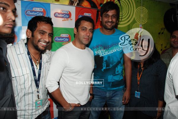 Salman Khan Promotes Veer at Radiocity in Bandra (83669)