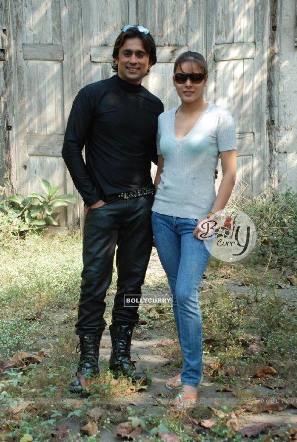 Udita Goswami and Anuj at Chase film on location (83686)