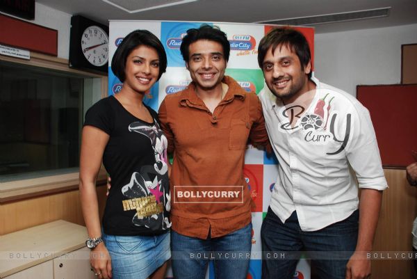 Priyanaka and Uday Chopra visits Radiocity studio to promote their fuilm Pyaar Impossible at Bandra (83720)