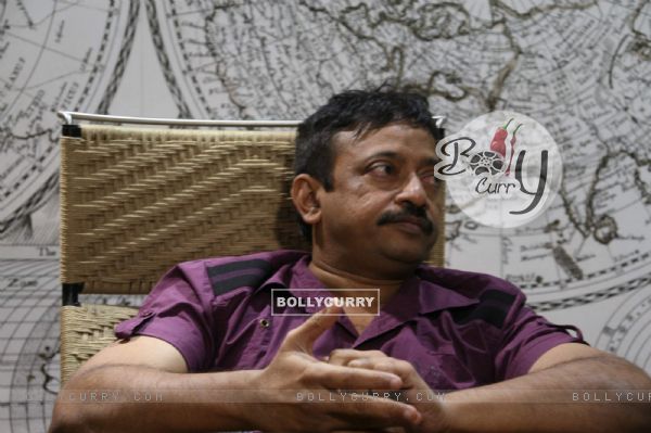Director Ram Gopal Varma promotes "Rann" at Andheri (83755)