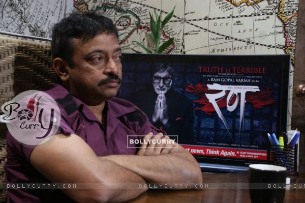 Director Ram Gopal Varma promotes "Rann" at Andheri (83757)