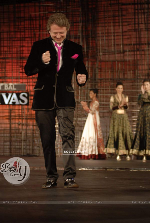 Rohit Bal creates Magical fashion at Chivas Studio in Grand Hyatt Mumbai on Sunday Night