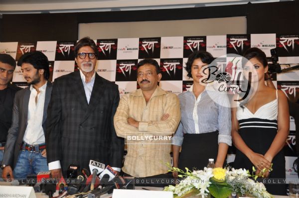 Bollywood actors Mohnish Behl, Rajat Kapoor, Amitabh Bachchan, Ritesh Deshmukh, Neetu Chandra, Ram Gopal Varma and Gul Panag at the press meet of "Rann" (83914)