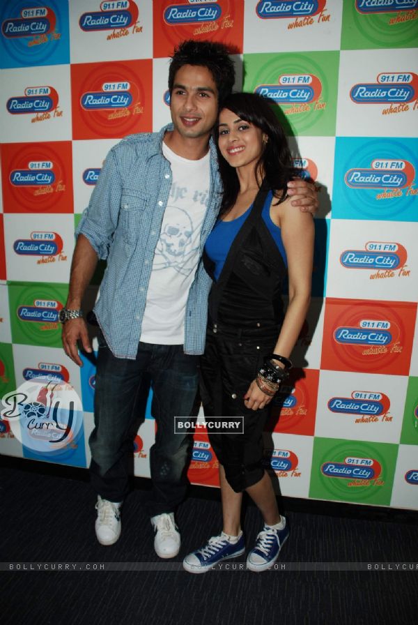 Bollywood actors Shahid Kapoor and Genelia D'' Souza at the promotional event of their upcoming movie "Chance Pe Dance" at Radio City 911 FM (83934)