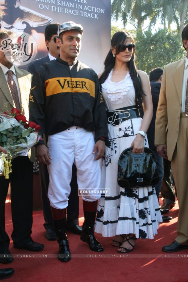 Salman Khan at Hello Million race in Mumbai (84061)