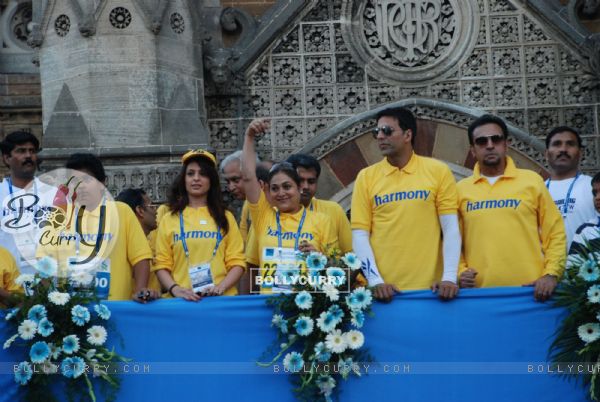 Tina Ambani, Akshay Kumar and Gulshan Grover at Marathon High Res in Mumbai
