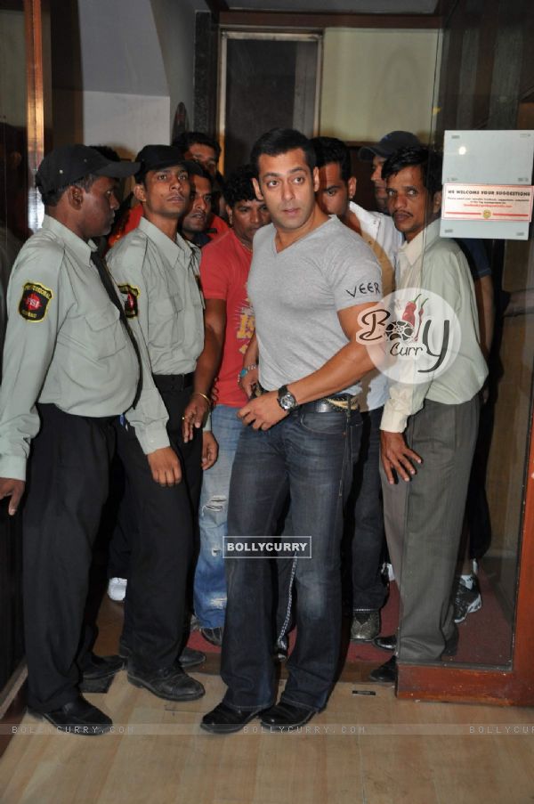 Bollywood actor Salman Khan at the promotional event of "Gold''s Gym and Veer Strength Challenge" (84218)