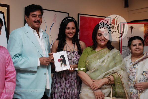 Shatrughan Sinha, Sonakshi Sinha and Poonam Sinha at Art Brunch Journey V in Alliance with NGO Passages