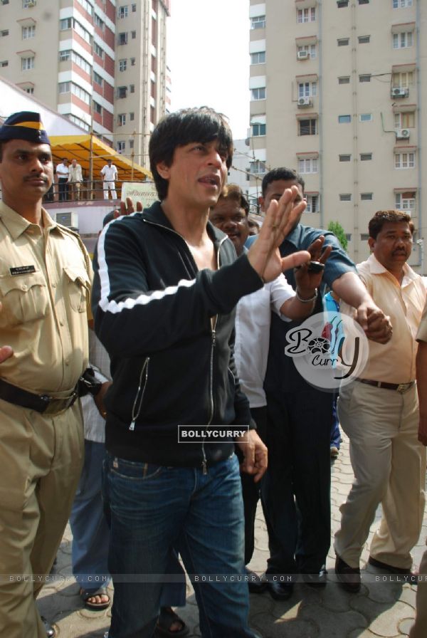 Bollywood star SRK arrives atMaharastra State open Taekwondo competition at Nariman Point