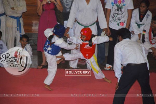 SRK with kids Aryan and Suhana at Maharastra State open Taekwondo competition at Nariman Point