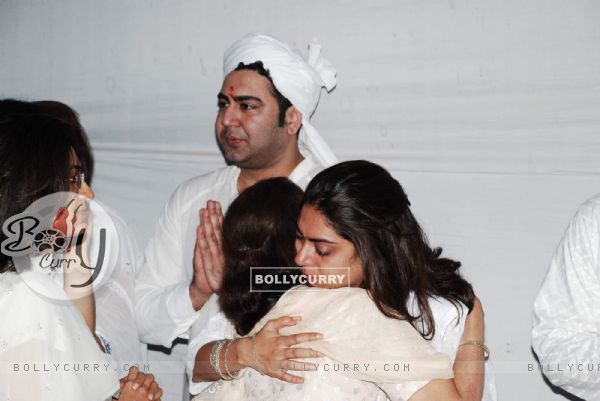 Hrithik and many other Bollywood stars at actorr Sujit Kumar''s prayer meeting at Juhu