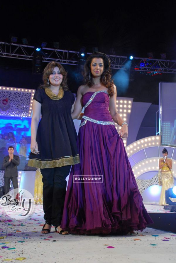 Bollywood actress Mugdha Godse walks the ramp for KBJ group fashion show by designer Archana Kocchar at Sahara Star