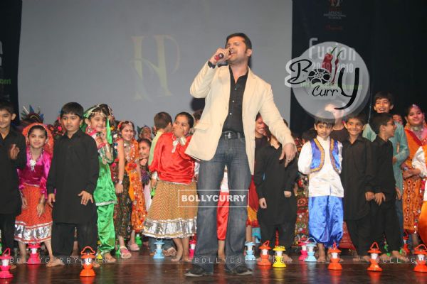 Himesh at Hill Spring International''''s dance fusion 2010 event