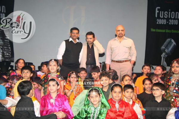 Himesh at Hill Spring International''s dance fusion 2010 event