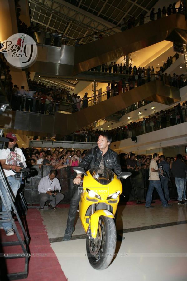 Vivek Oberoi at the launch of Prince Film Music, Oberoi Mall (85249)