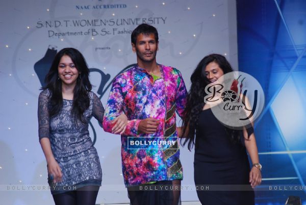 Milind Soman with top models on the ramp for SNDT show choreographed by Elric Dsouza at St Andrews Auditorium