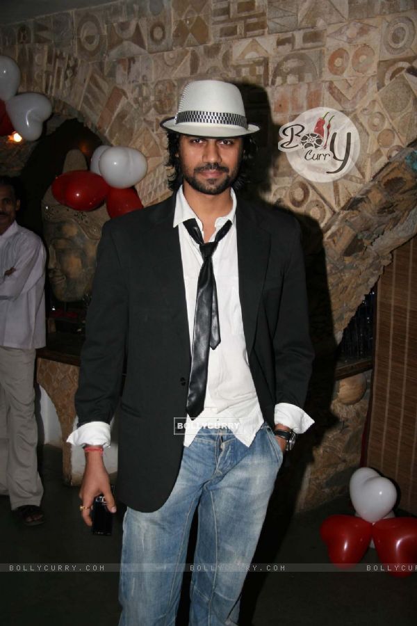 Aashish Chaudhry at Manik Soni''s birthday bash at Kino''s Cottage