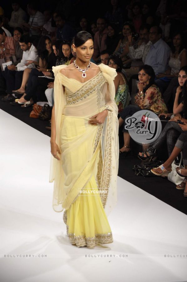 Bipasha walk on the ramp for Rocky S at Lakme Fashion Week 2010