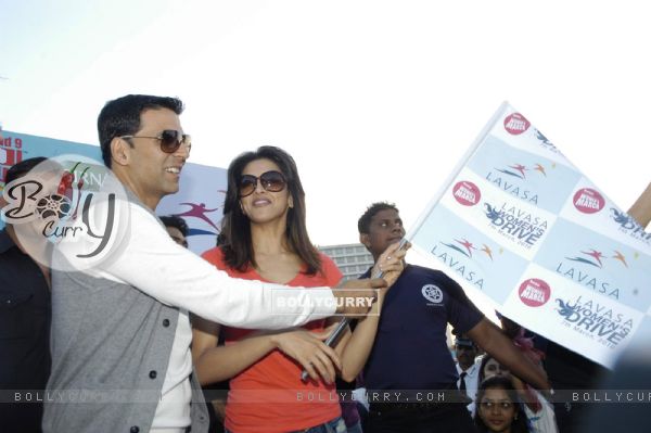 Akshay Kumar and Deepika Padukone at Lavassa car race for women, Bandra