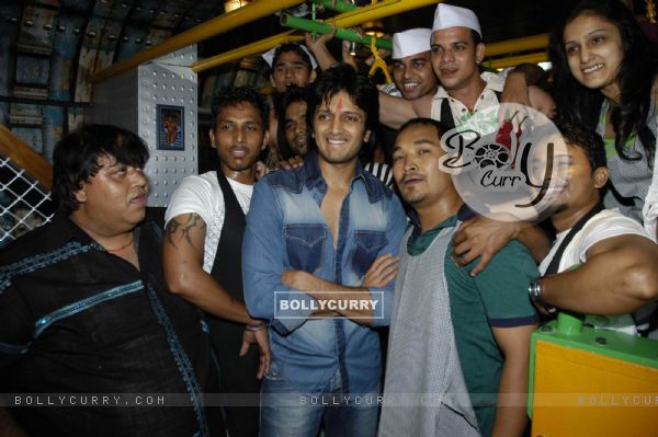 Actor Ritesh Deshmukh inaugurating Mumbai''s first indoor and air conditioned food street called ''Khau Gall''