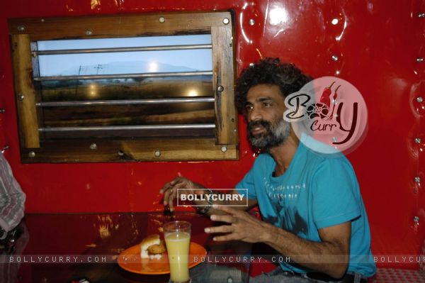 Makarand inaugurating Mumbai''s first indoor and air conditioned food street called ''Khau Gall''