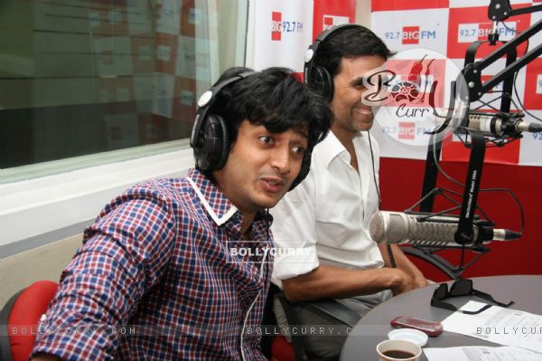 Riteish Deshmukh and Akshay Kumar at Housefull music launch at Big FM (86135)