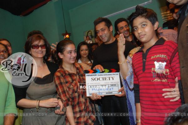 Salman Khan, Sarika at Smita Thackeray''s Film Mahurat Society at Four Bungalows