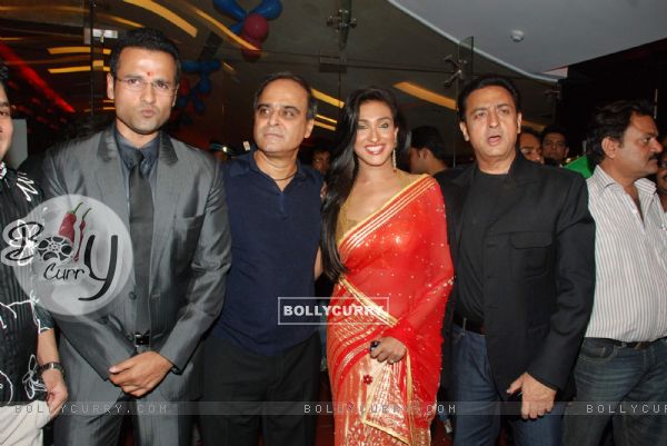 Rohit Roy and Rituparna Sengupta and Gulshan Grover at Mittal Vs Mittal premier at Cinemax (86376)