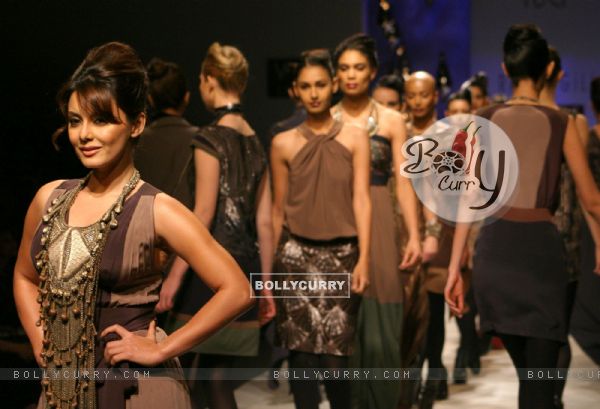 Bollywood actor Minissha Lamba showcasing designer Ranna Gill,s creation at the Wills Lifestyle India Fashion Week-2010, in New Delhi
