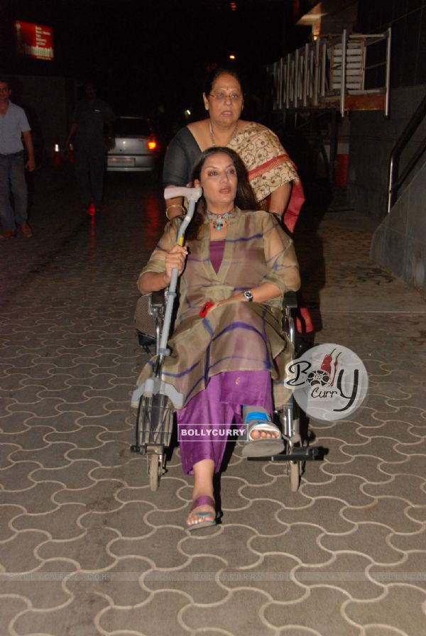 Bollywood actress Shabana Azmi, who has hurt her leg was seen at "The Japanese Wife" film premiere in Mumbai