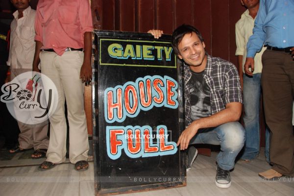 Bollywood actor Vivek Oberoi promoting his movie "Prince" at Gaiety Theatre (86862)